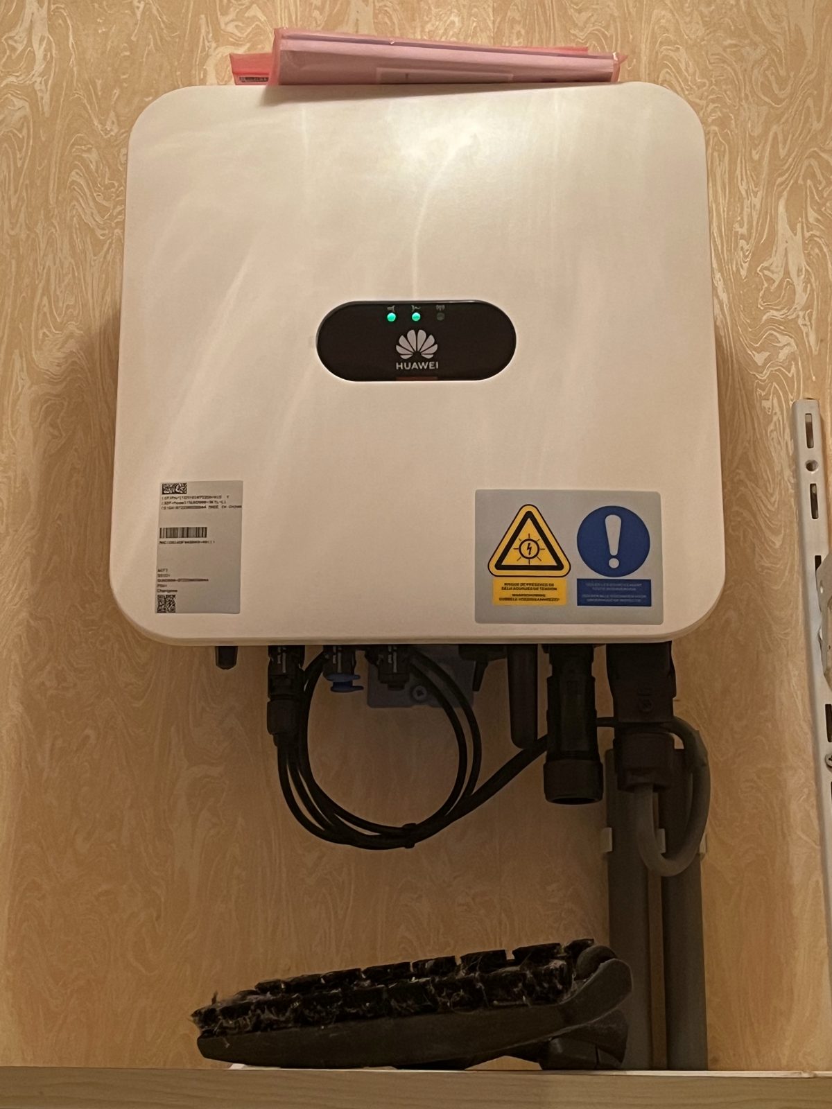 Onduleur Huawei installé pour une solution photovoltaïque
